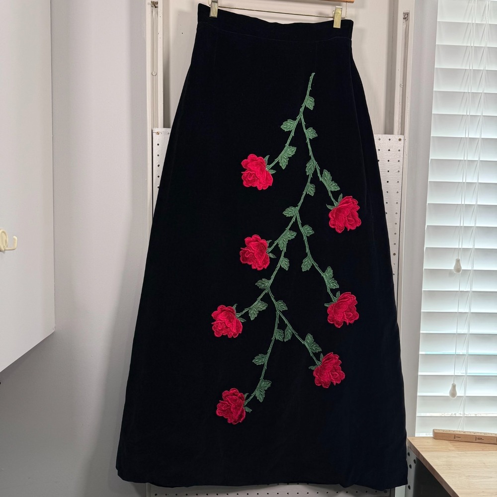 Vintage Rose Maxi Skirt Women's Black Velour Velvet Embroidered Flower 28" Waist